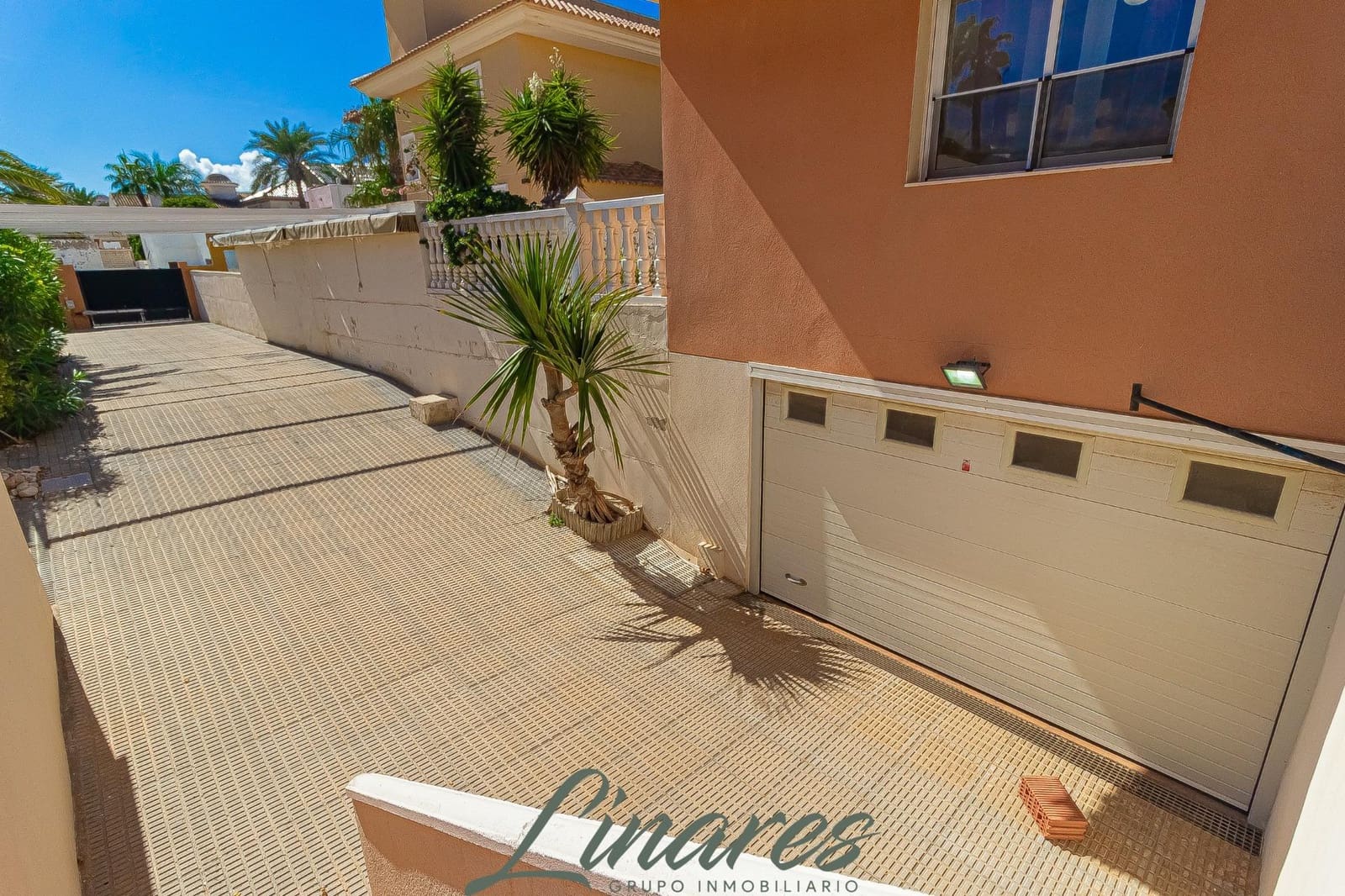 Chalet de 3 habitaciones en La Manga del Mar Menor en venta - 599.000 € (Ref: 10120136)