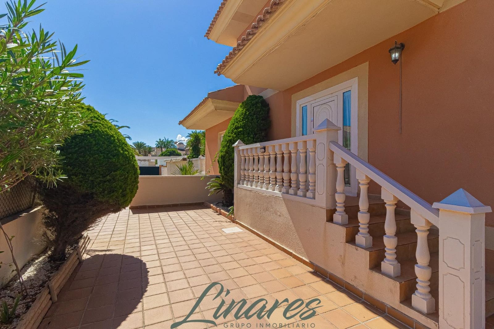Chalet de 3 habitaciones en La Manga del Mar Menor en venta - 599.000 € (Ref: 10120136)