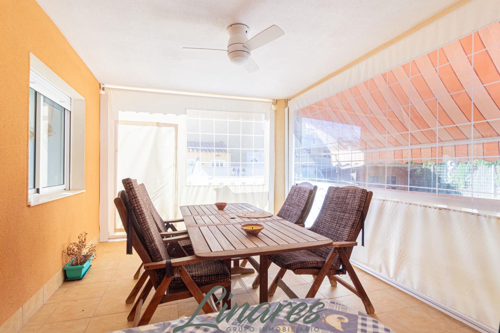 Chalet de 3 habitaciones en La Manga del Mar Menor en venta - 599.000 € (Ref: 10120136)