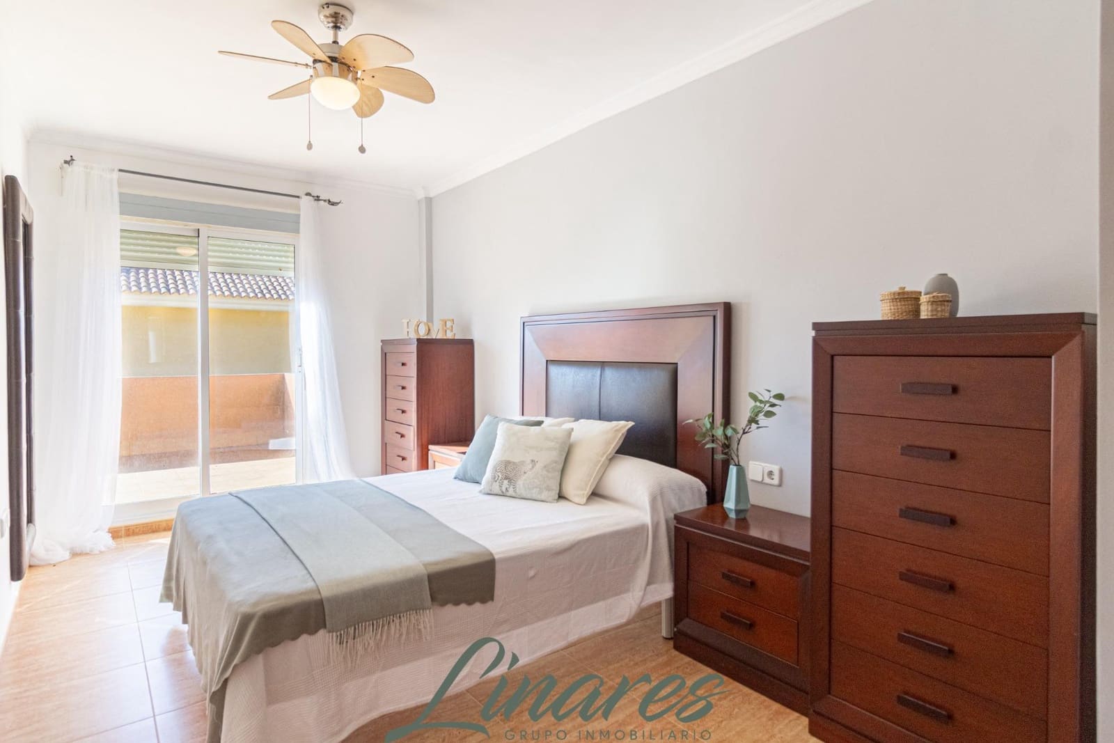 Chalet de 3 habitaciones en La Manga del Mar Menor en venta - 599.000 € (Ref: 10120136)