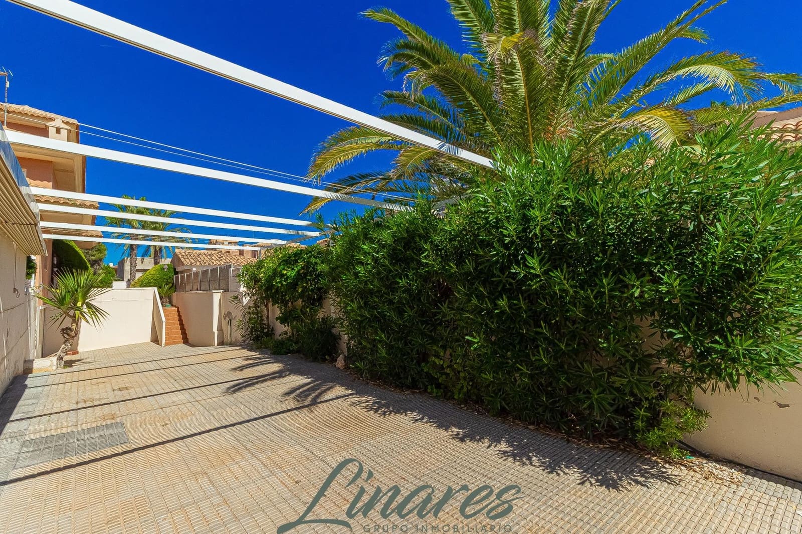Chalet de 3 habitaciones en La Manga del Mar Menor en venta - 599.000 € (Ref: 10120136)