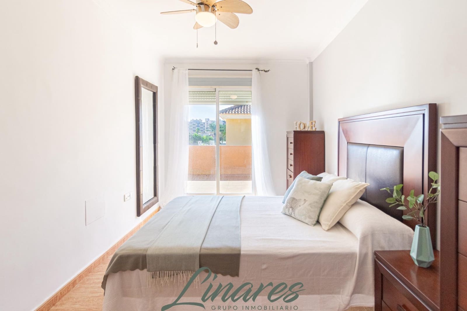 Chalet de 3 habitaciones en La Manga del Mar Menor en venta - 599.000 € (Ref: 10120136)
