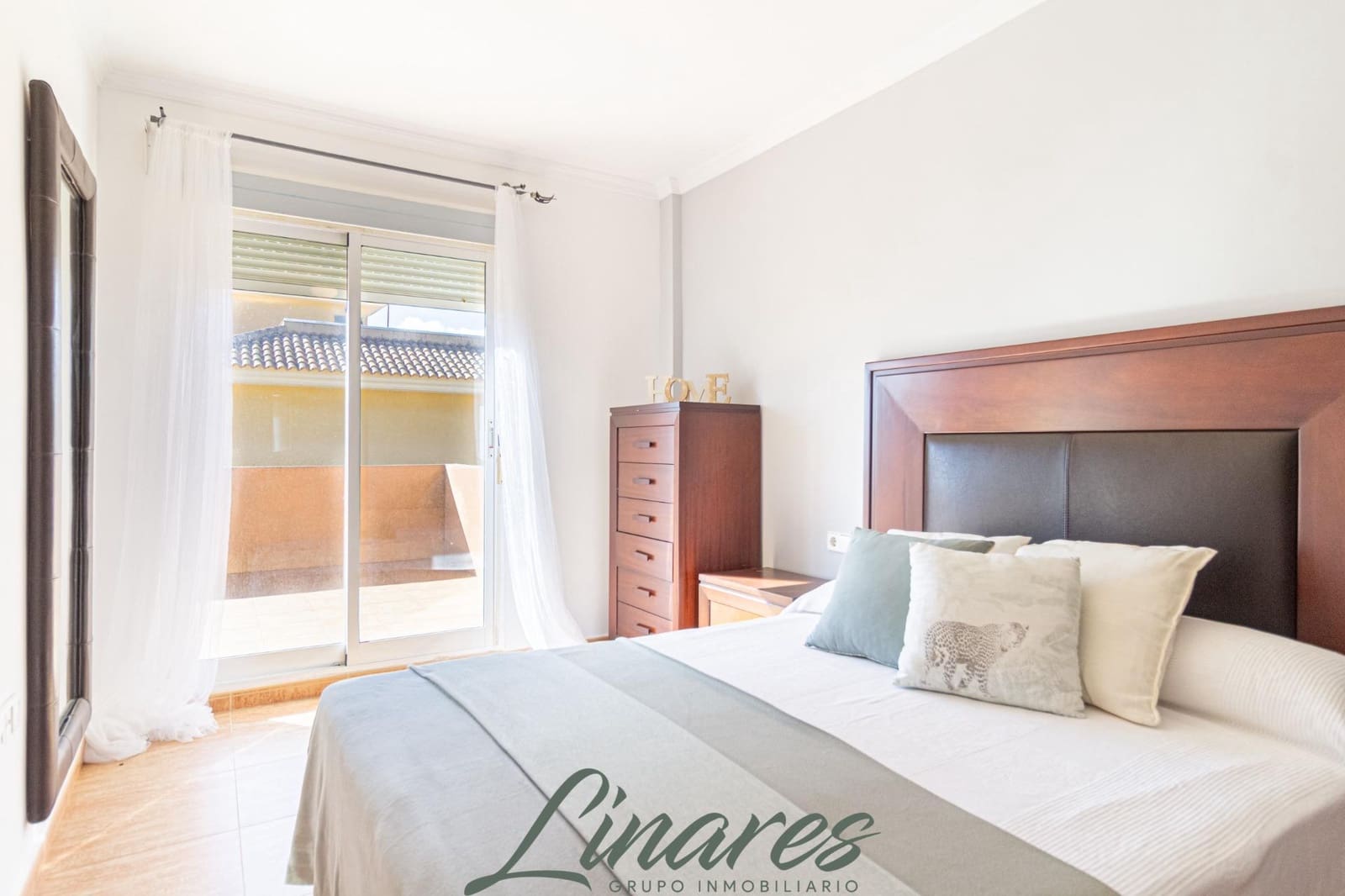 Chalet de 3 habitaciones en La Manga del Mar Menor en venta - 599.000 € (Ref: 10120136)