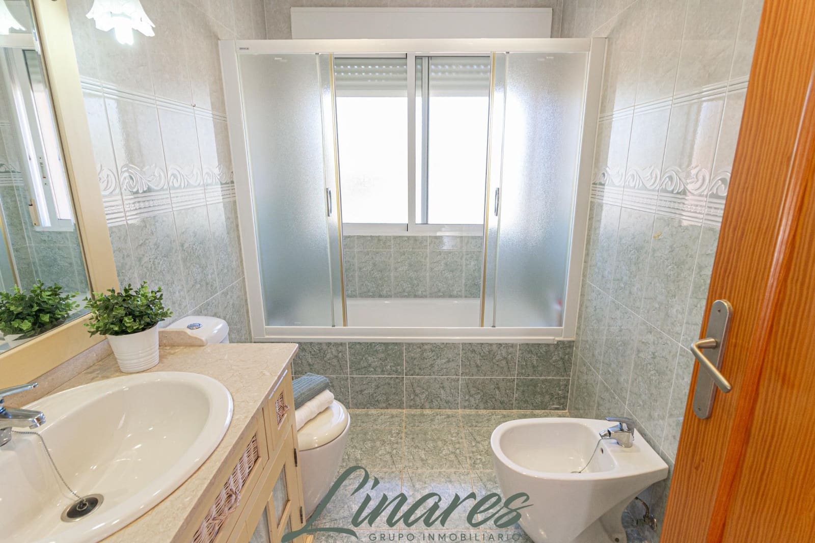 Chalet de 3 habitaciones en La Manga del Mar Menor en venta - 599.000 € (Ref: 10120136)