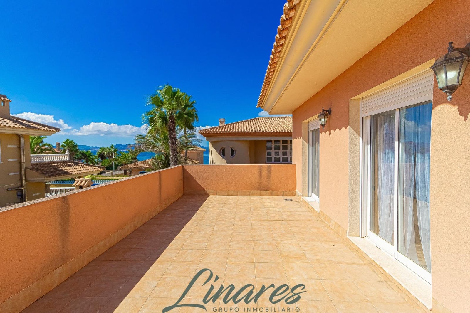 Chalet de 3 habitaciones en La Manga del Mar Menor en venta - 599.000 € (Ref: 10120136)
