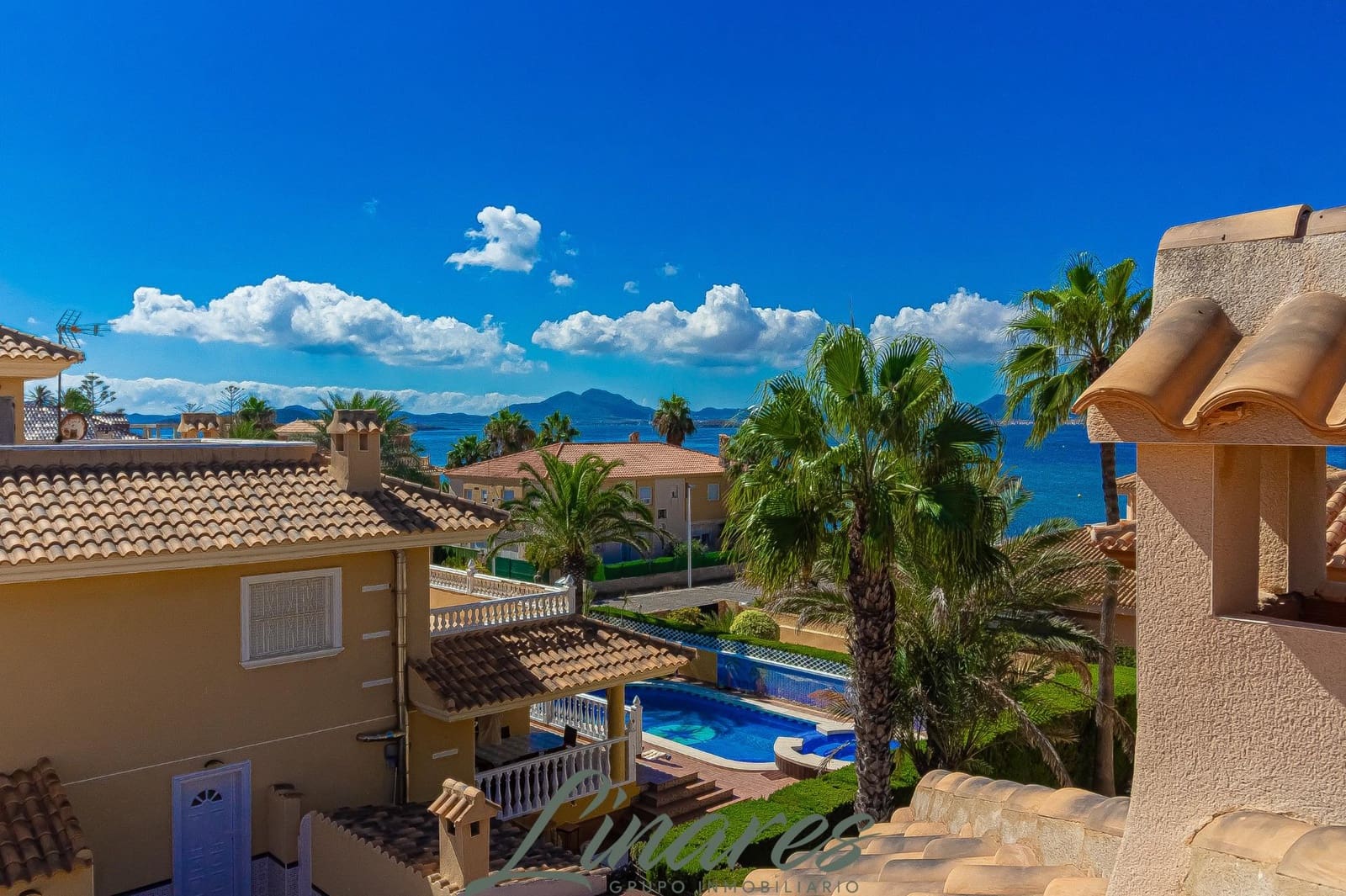 Chalet de 3 habitaciones en La Manga del Mar Menor en venta - 599.000 € (Ref: 10120136)
