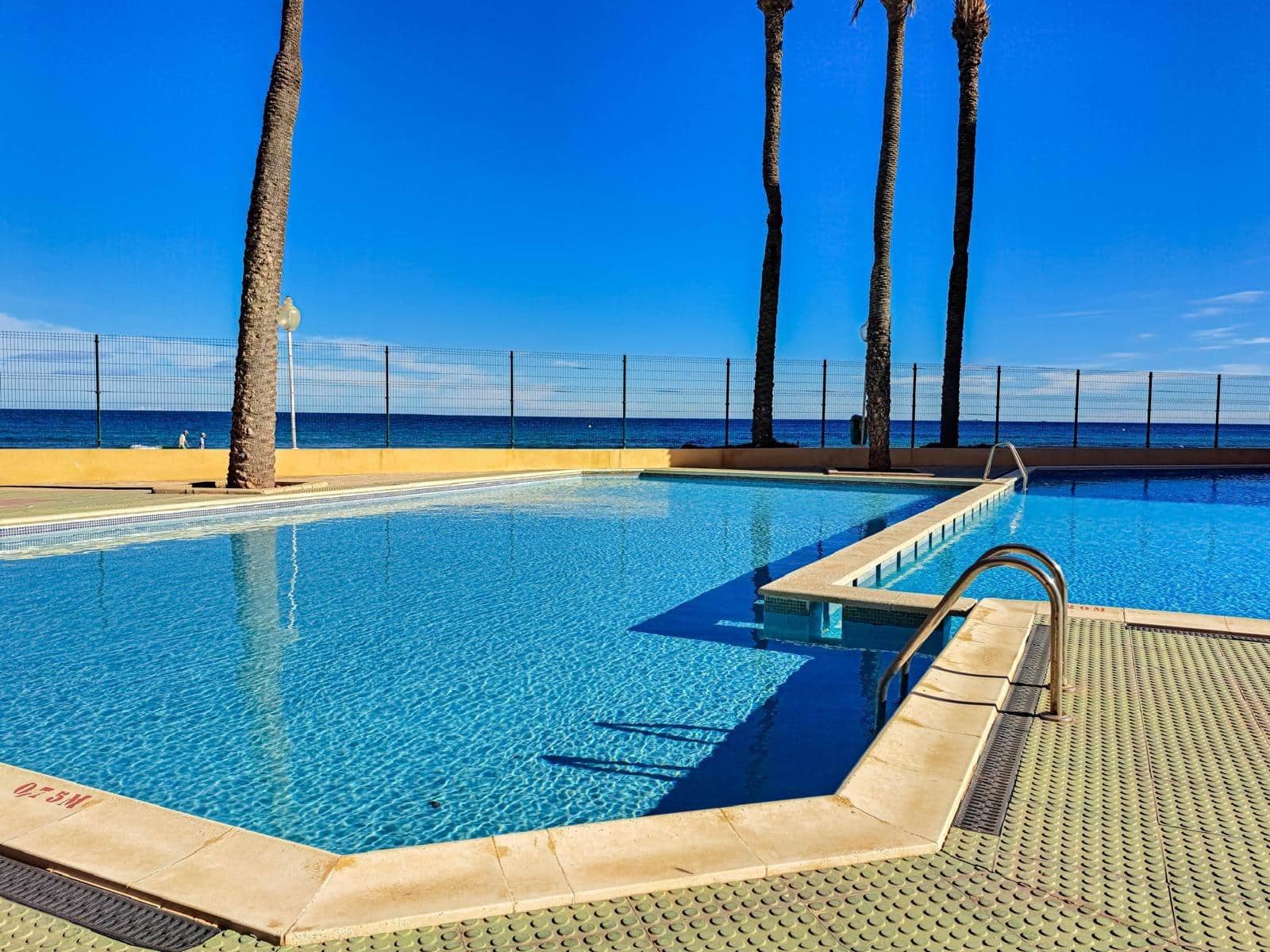 1 bedroom Apartment for sale in La Manga del Mar Menor with pool - € 140,000 (Ref: 10162367)