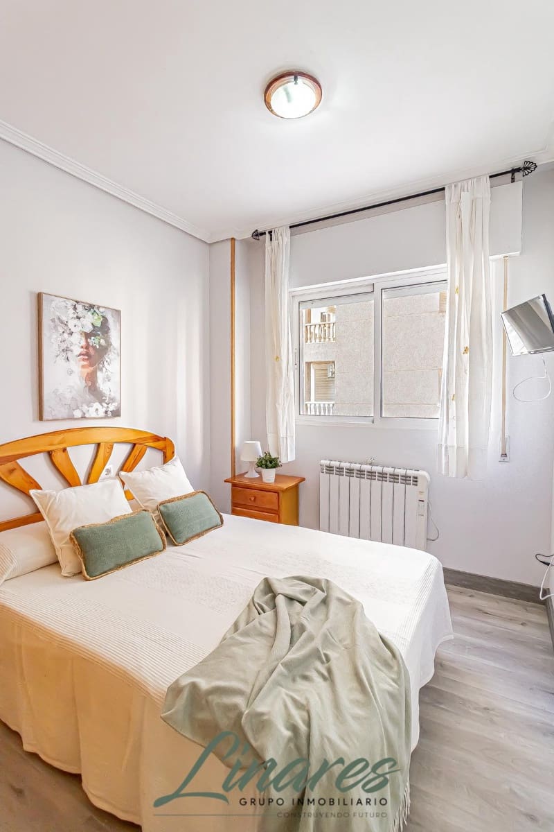 2 Zimmer Apartment zu verkaufen in La Manga del Mar Menor mit Pool - 126.000 € (Ref: 9321794)