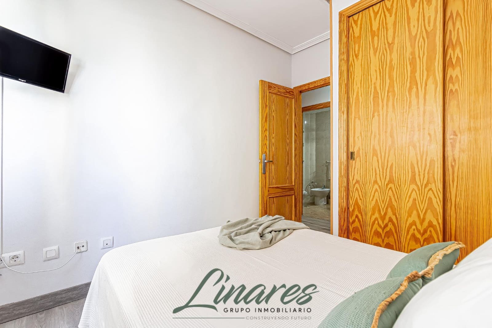 2 Zimmer Apartment zu verkaufen in La Manga del Mar Menor mit Pool - 126.000 € (Ref: 9321794)