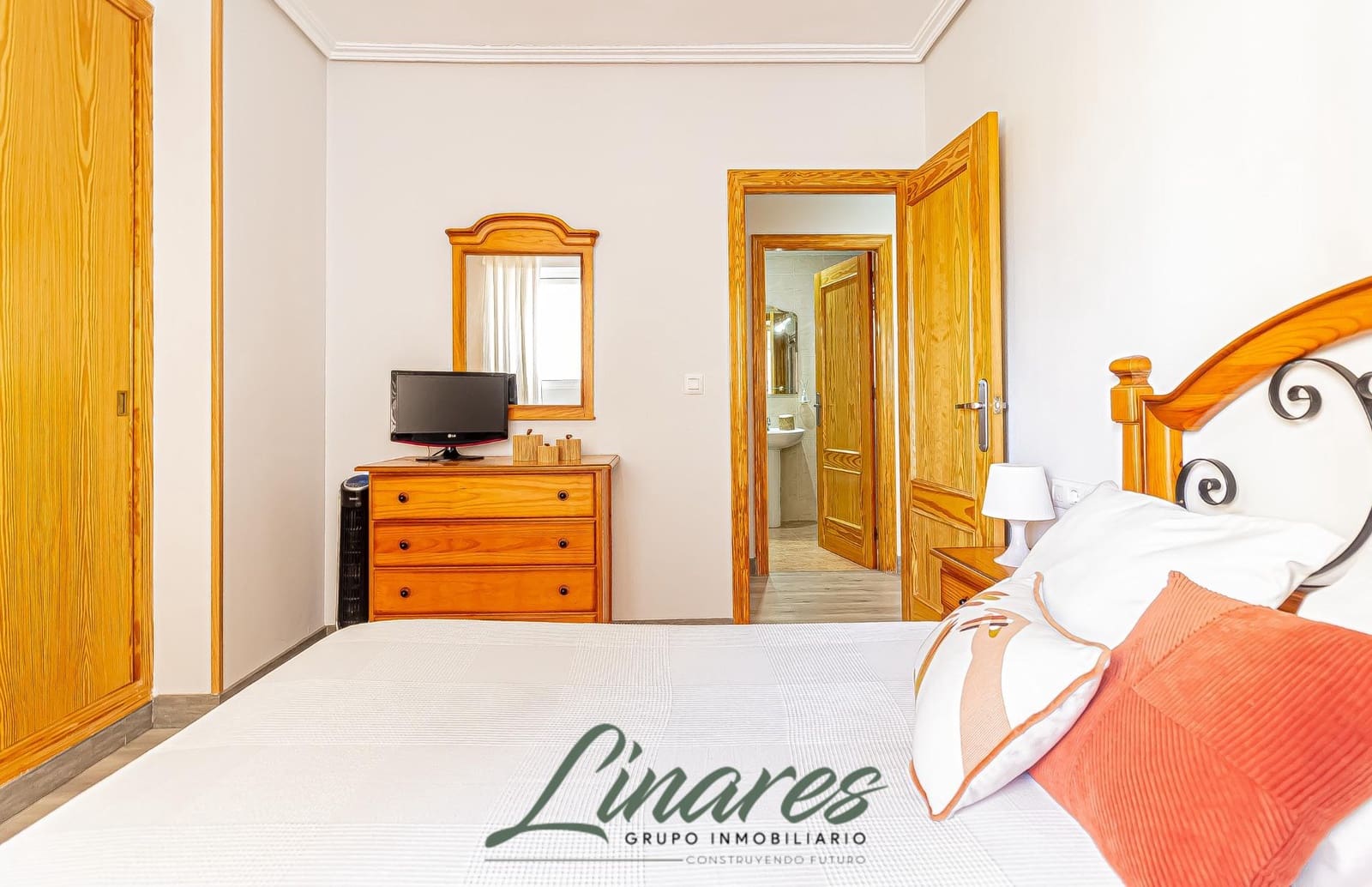 2 Zimmer Apartment zu verkaufen in La Manga del Mar Menor mit Pool - 126.000 € (Ref: 9321794)