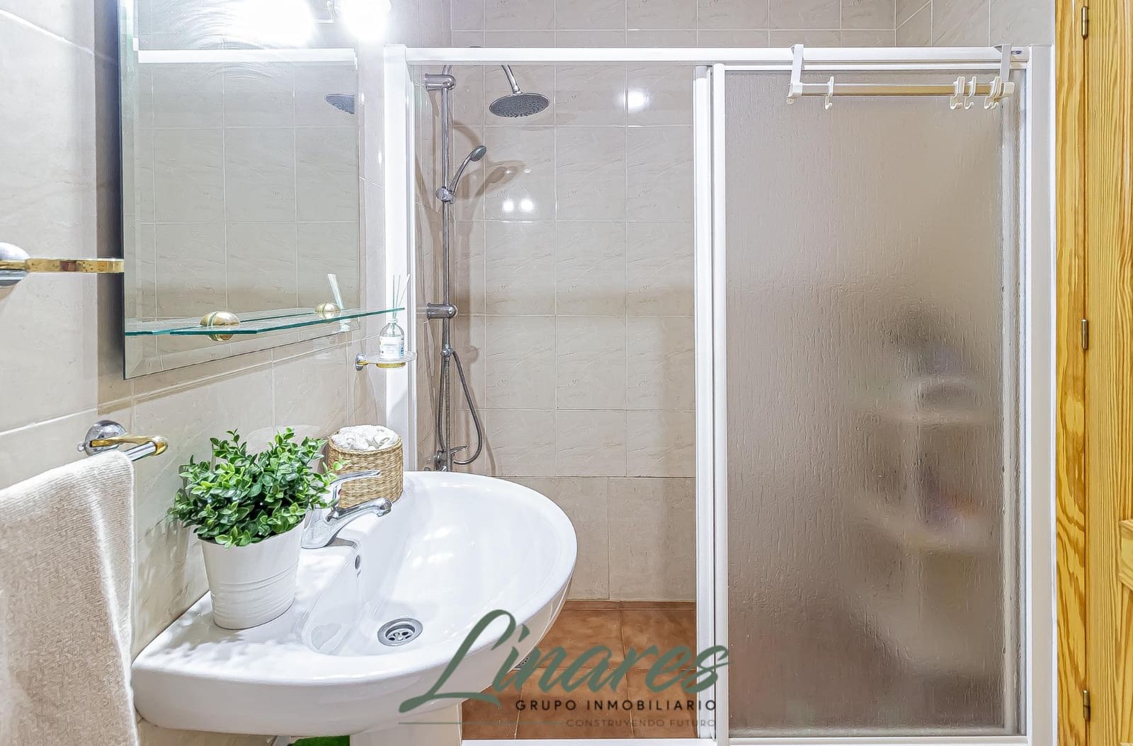 2 Zimmer Apartment zu verkaufen in La Manga del Mar Menor mit Pool - 126.000 € (Ref: 9321794)