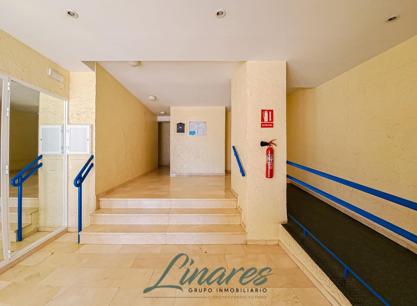 2 Zimmer Apartment zu verkaufen in La Manga del Mar Menor mit Pool - 126.000 € (Ref: 9321794)