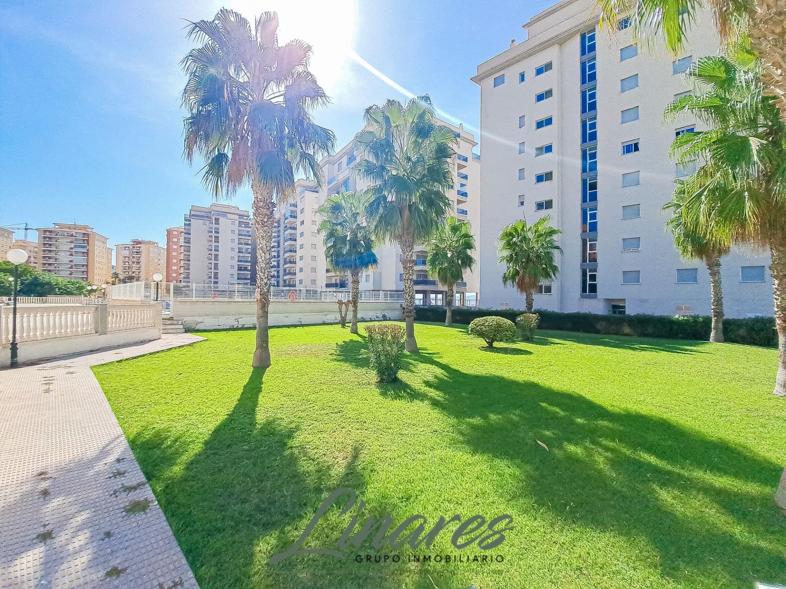 2 Zimmer Apartment zu verkaufen in La Manga del Mar Menor mit Pool - 126.000 € (Ref: 9321794)