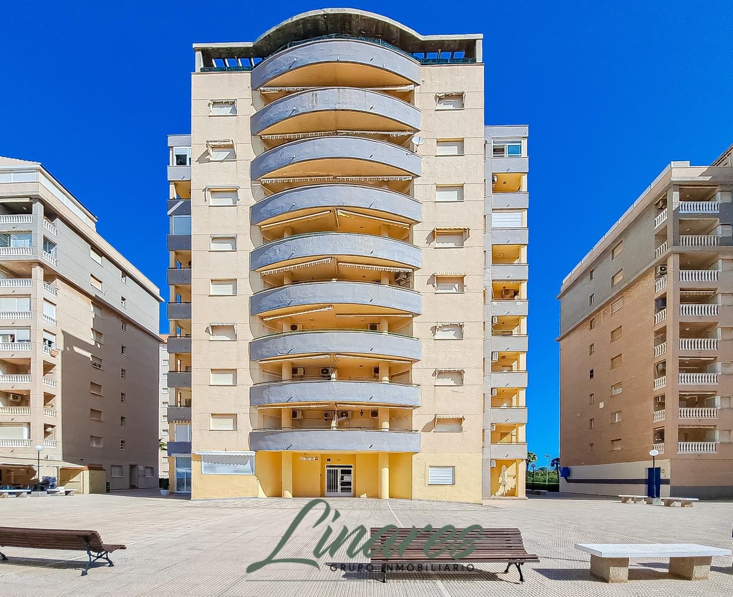 2 bedroom Apartment for sale in La Manga del Mar Menor with pool - € 126,000 (Ref: 9321794)