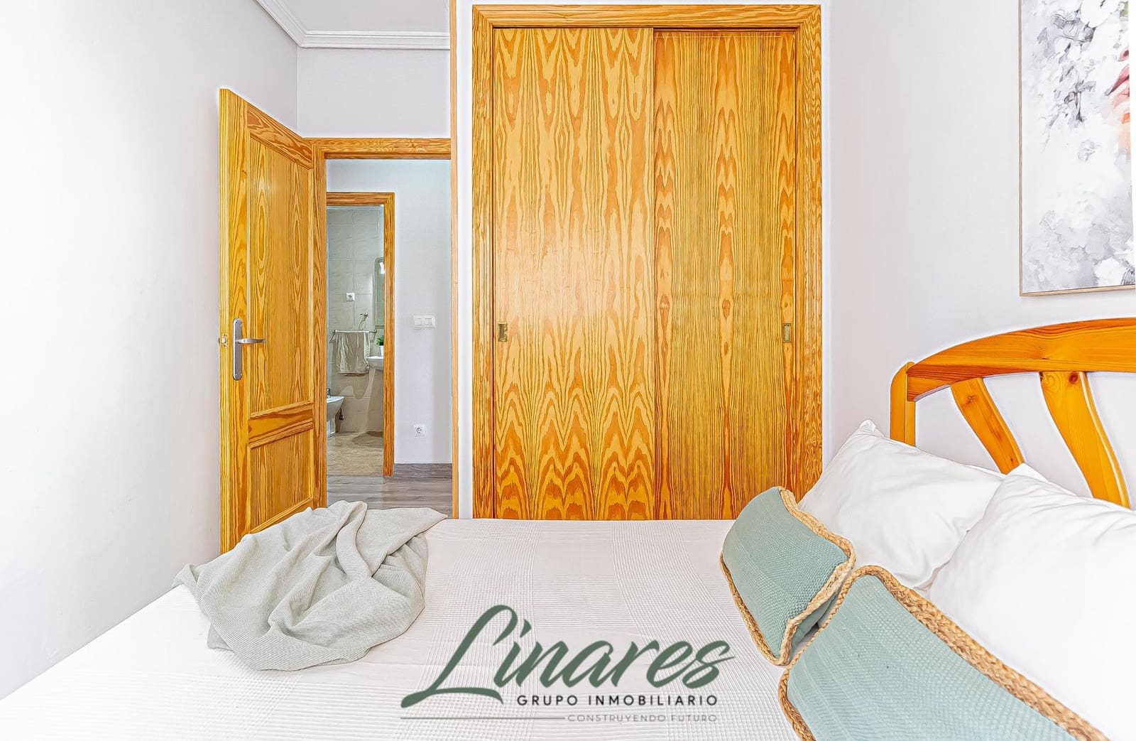 2 bedroom Apartment for sale in La Manga del Mar Menor with pool - € 126,000 (Ref: 9321794)