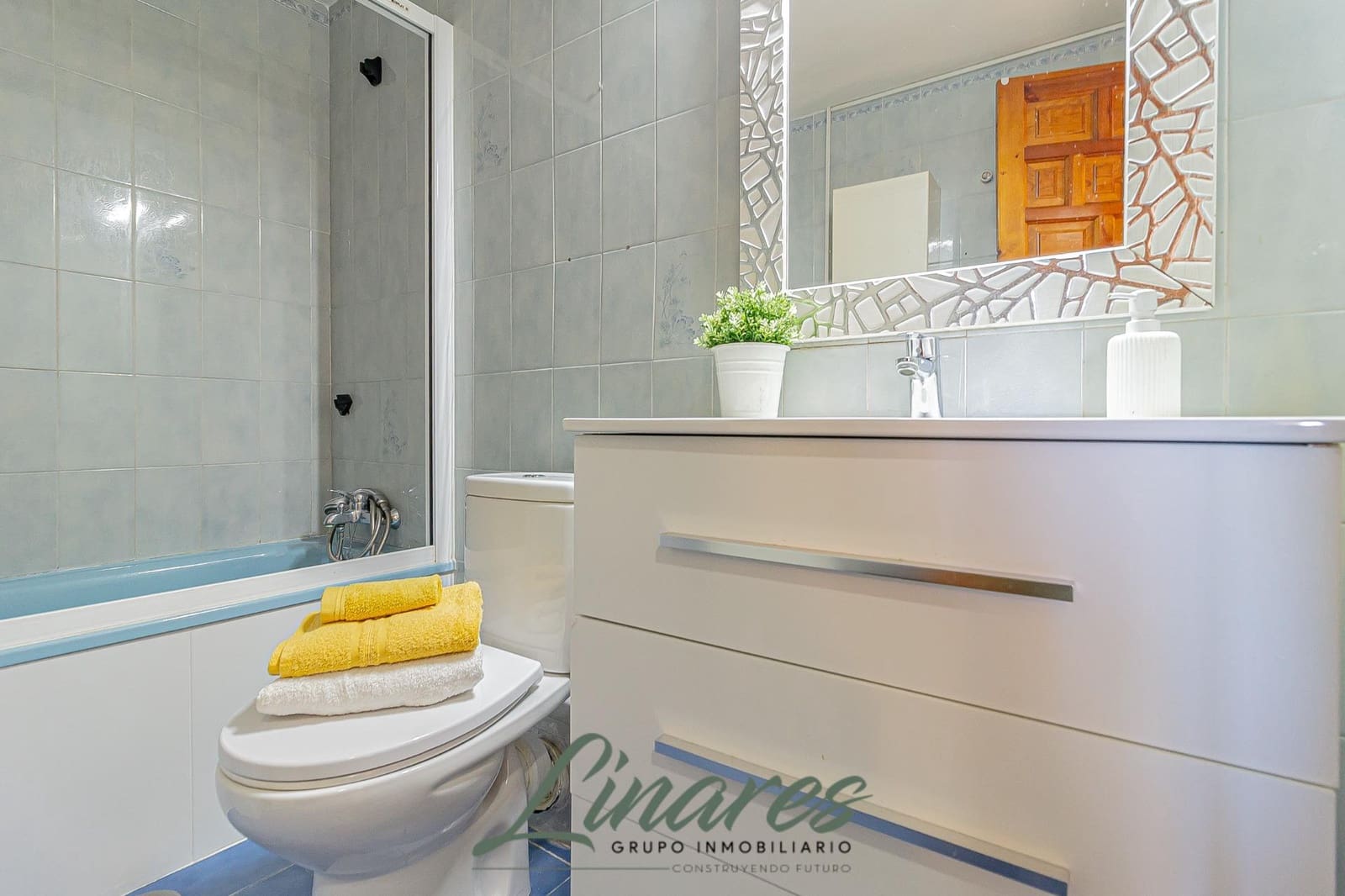 Apartamento de 3 habitaciones en La Manga del Mar Menor en venta con piscina garaje - 275.000 € (Ref: 9436088)