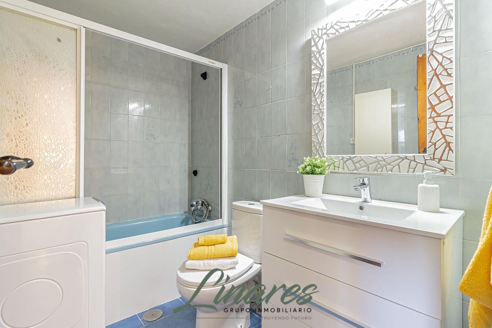 Apartamento de 3 habitaciones en La Manga del Mar Menor en venta con piscina garaje - 275.000 € (Ref: 9436088)