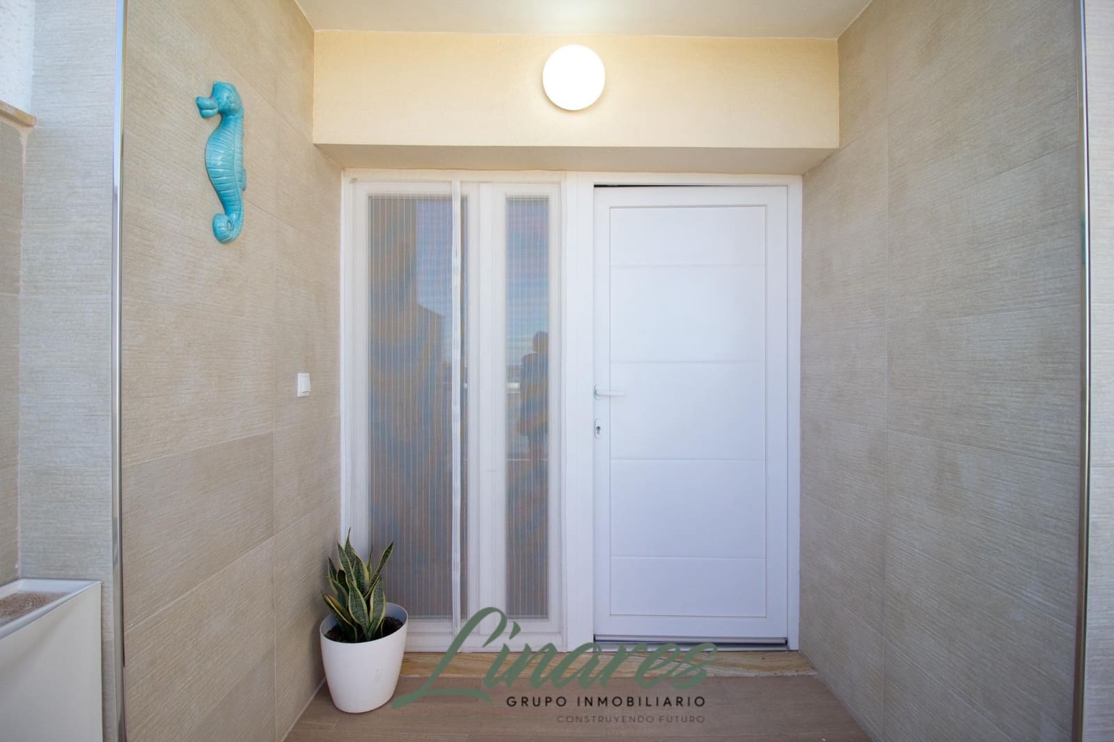 Apartamento de 3 habitaciones en La Manga del Mar Menor en venta con piscina garaje - 275.000 € (Ref: 9436088)