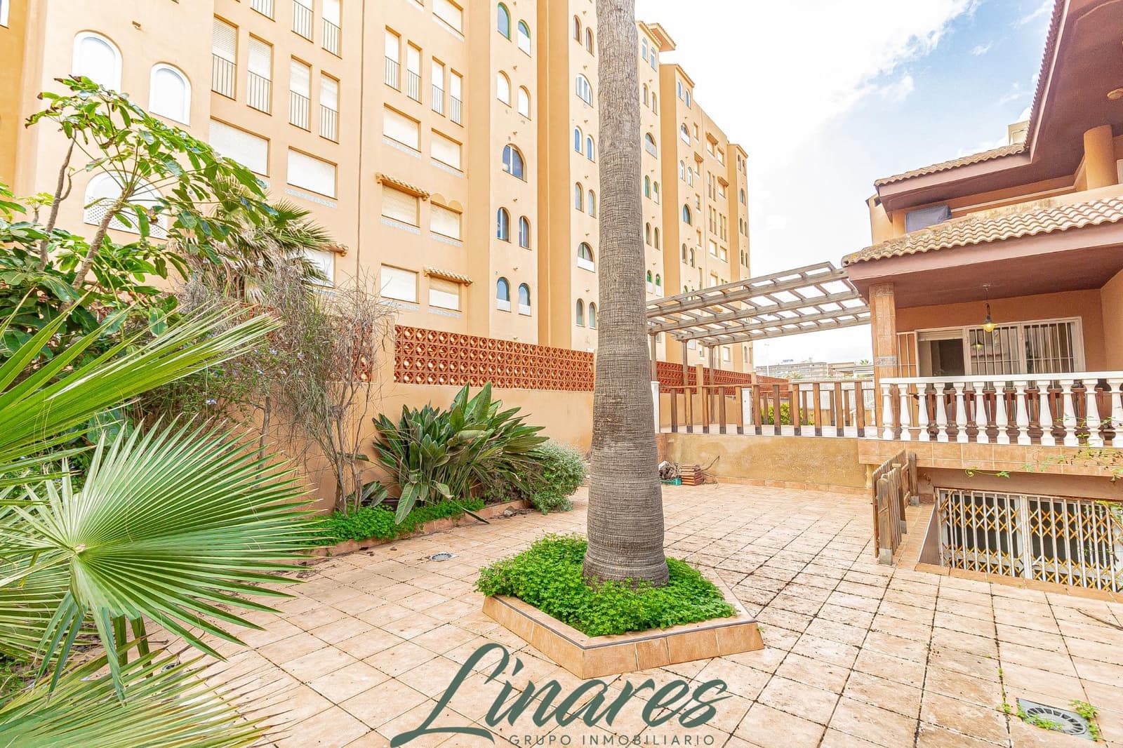 3 bedroom Apartment for sale in La Manga del Mar Menor with pool garage - € 375,000 (Ref: 9462005)