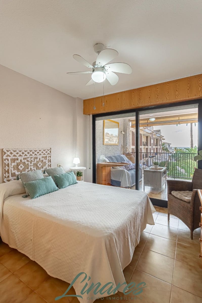 Apartamento de 2 habitaciones en La Manga del Mar Menor en venta - 136.000 € (Ref: 9465689)