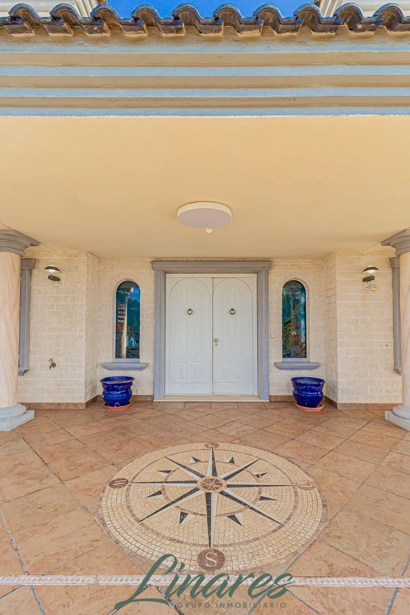 6 bedroom Villa for sale in La Manga del Mar Menor with pool garage - € 1,100,000 (Ref: 9576729)