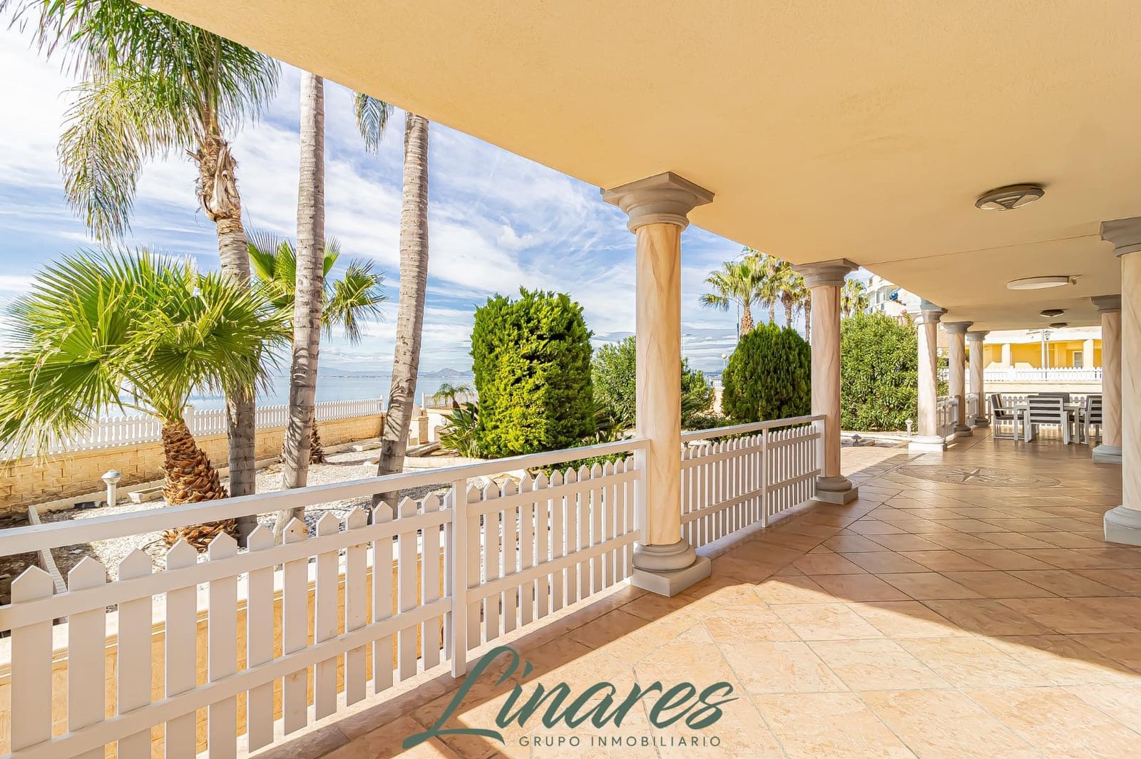 6 bedroom Villa for sale in La Manga del Mar Menor with pool garage - € 1,100,000 (Ref: 9576729)