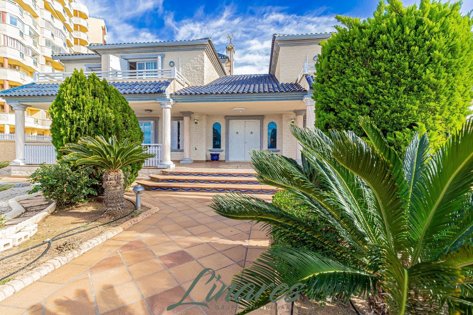 6 bedroom Villa for sale in La Manga del Mar Menor with pool garage - € 1,100,000 (Ref: 9576729)