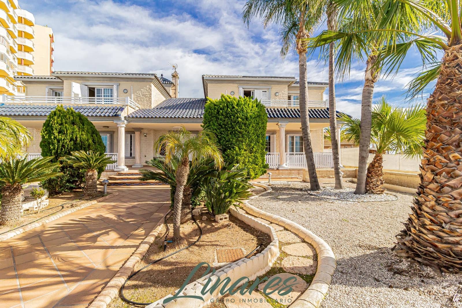 6 bedroom Villa for sale in La Manga del Mar Menor with pool garage - € 1,100,000 (Ref: 9576729)