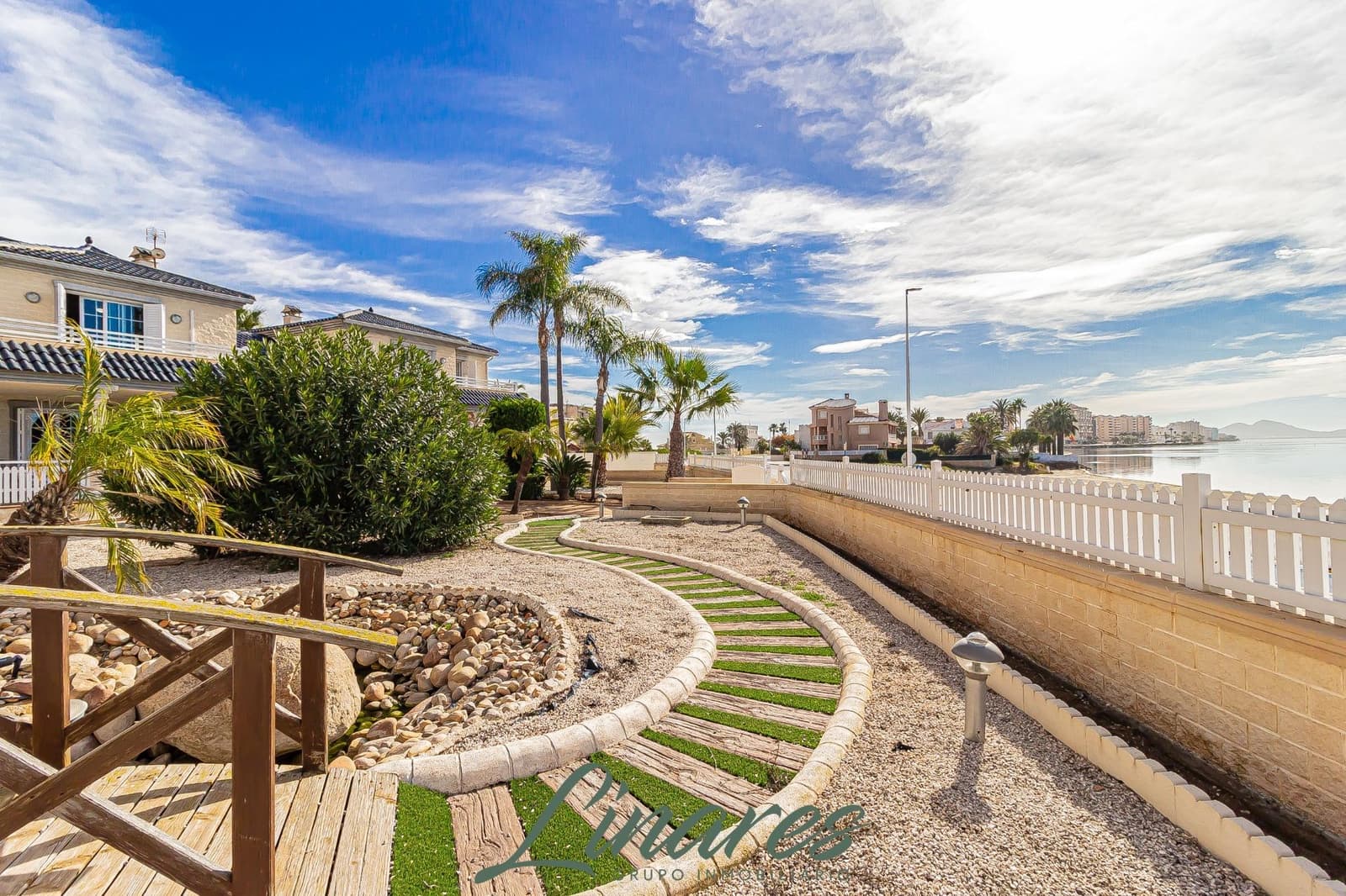 6 bedroom Villa for sale in La Manga del Mar Menor with pool garage - € 1,100,000 (Ref: 9576729)