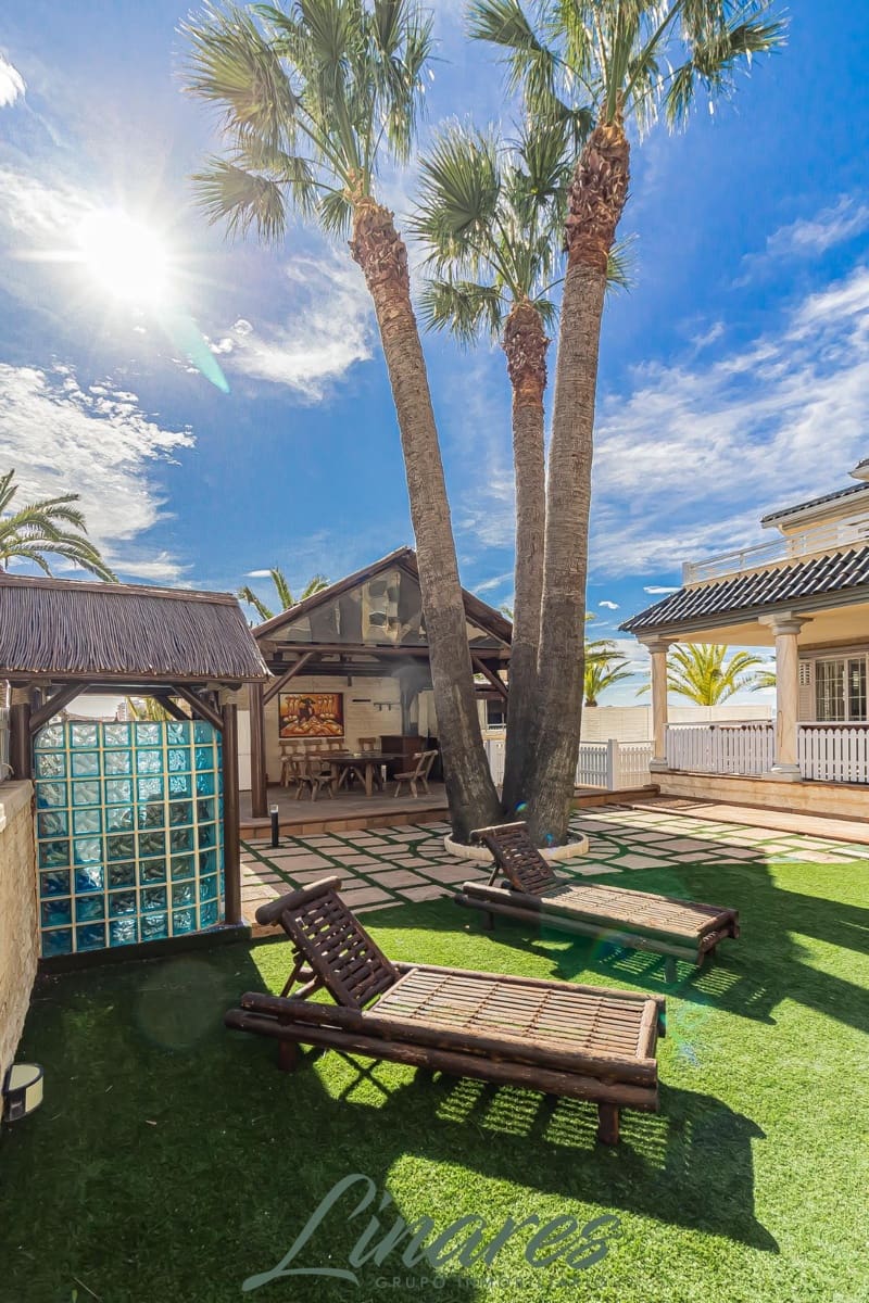 6 Zimmer Villa zu verkaufen in La Manga del Mar Menor mit Pool Garage - 1.100.000 € (Ref: 9576729)