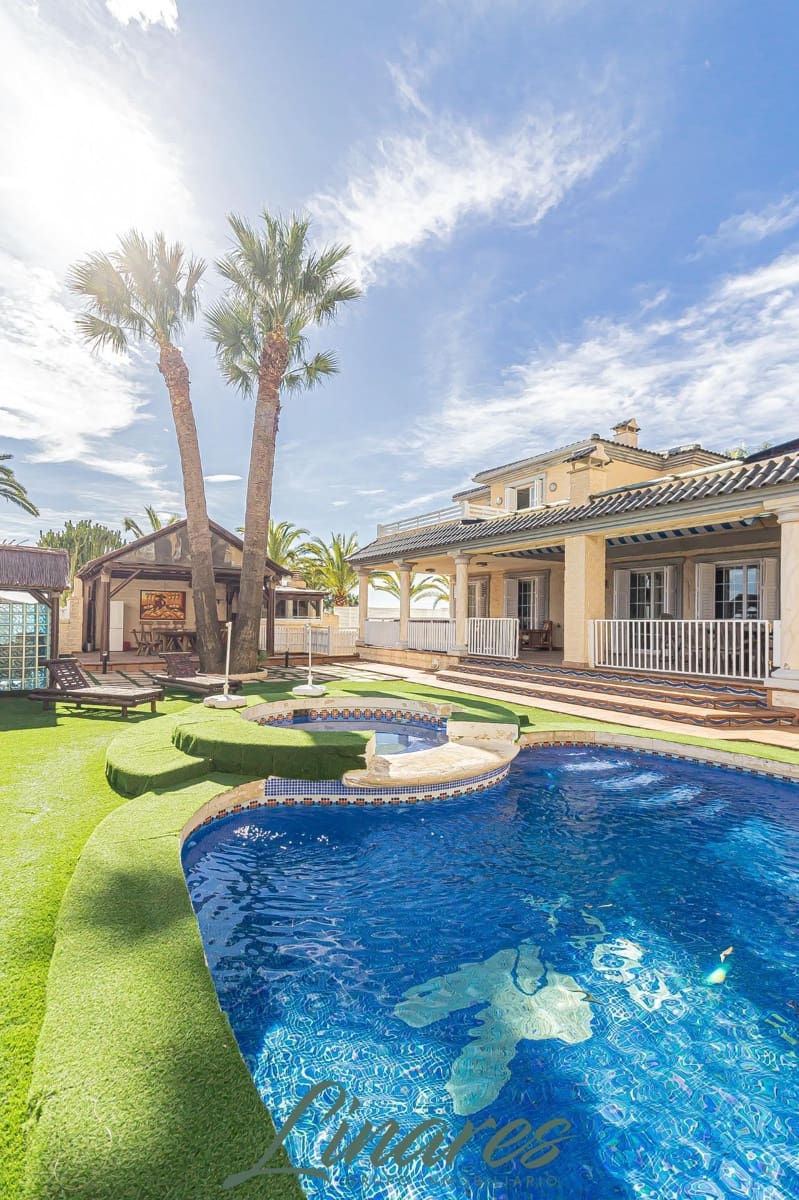 6 bedroom Villa for sale in La Manga del Mar Menor with pool garage - € 1,100,000 (Ref: 9576729)