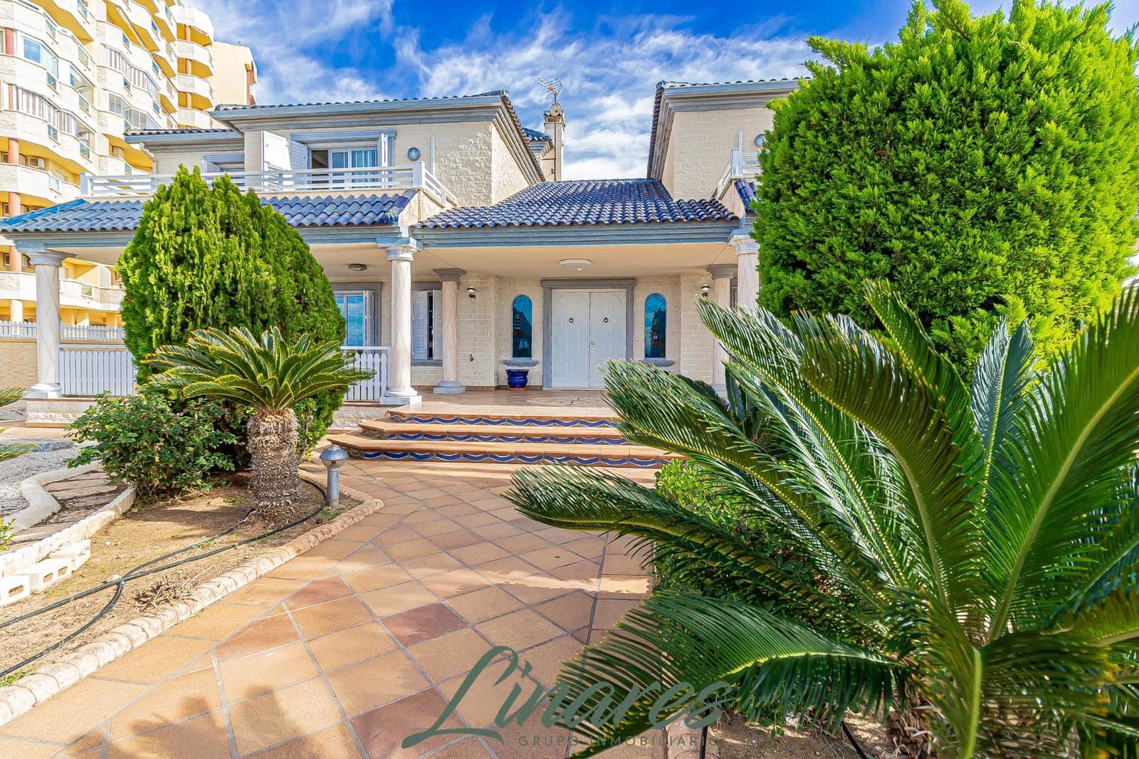 6 bedroom Villa for sale in La Manga del Mar Menor with pool garage - € 1,100,000 (Ref: 9576729)