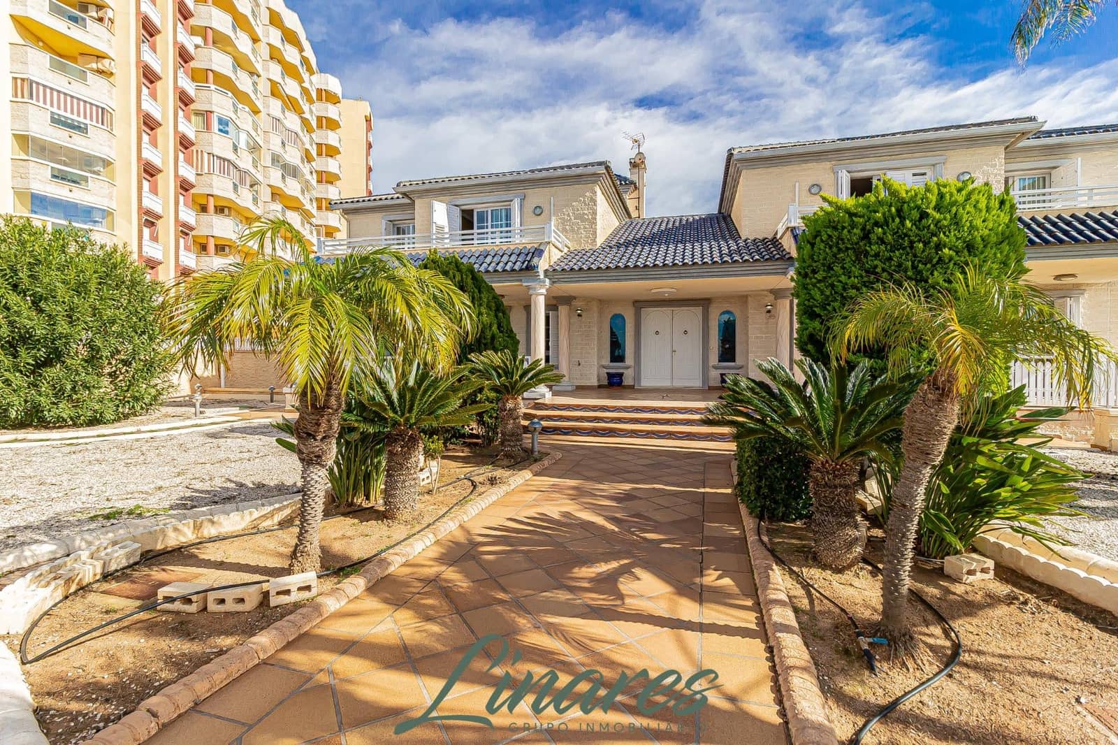 6 bedroom Villa for sale in La Manga del Mar Menor with pool garage - € 1,100,000 (Ref: 9576729)