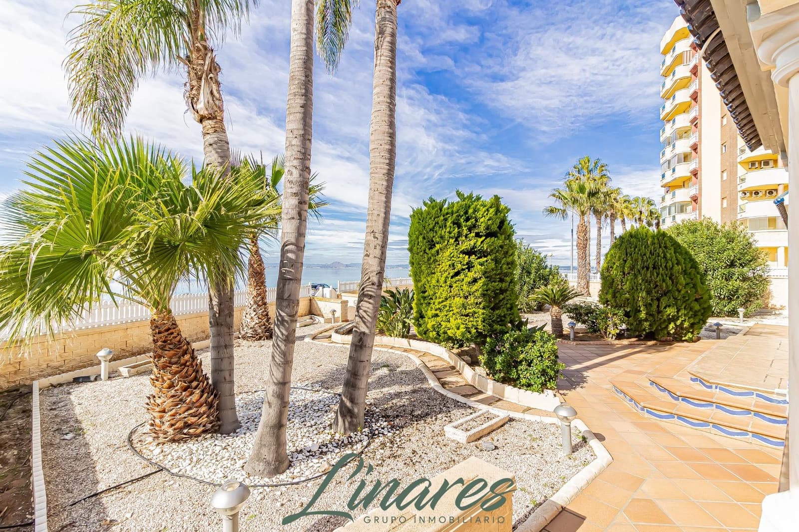 6 bedroom Villa for sale in La Manga del Mar Menor with pool garage - € 1,100,000 (Ref: 9576729)