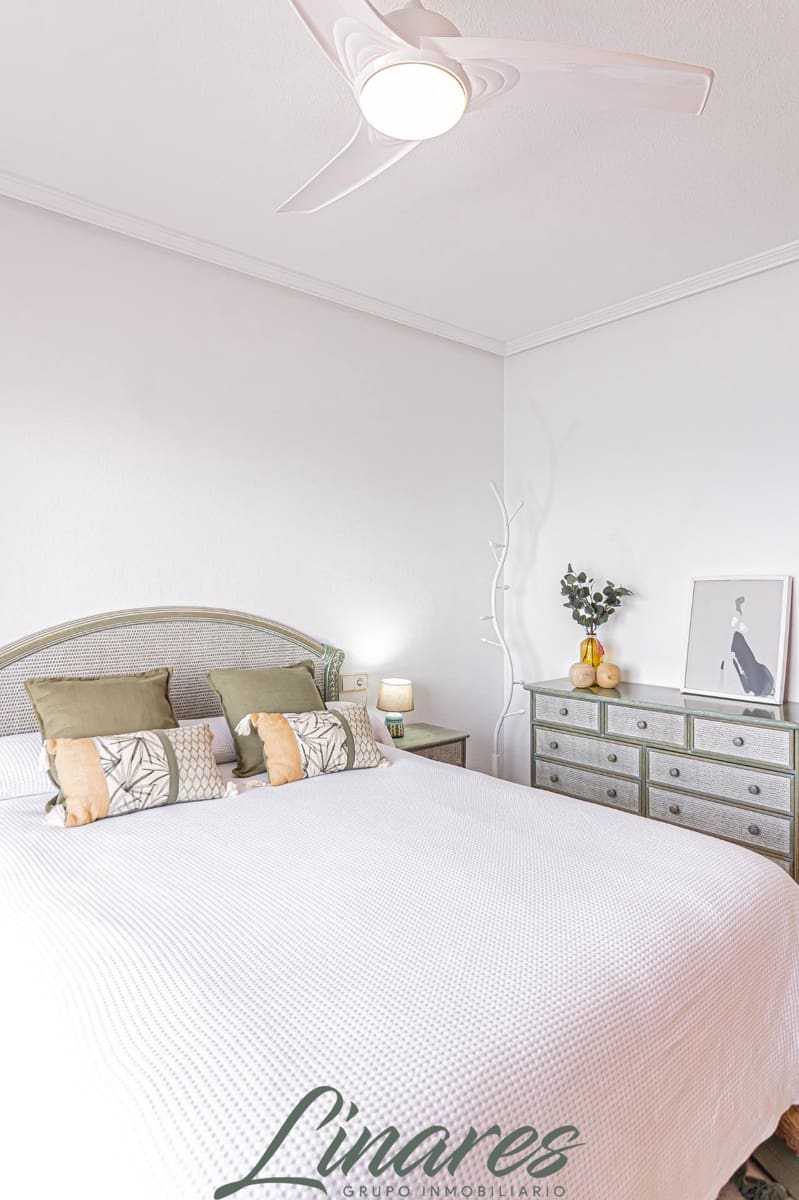 2 sovrum Lägenhet till salu i La Manga del Mar Menor med pool garage - 225 000 € (Ref: 9806641)