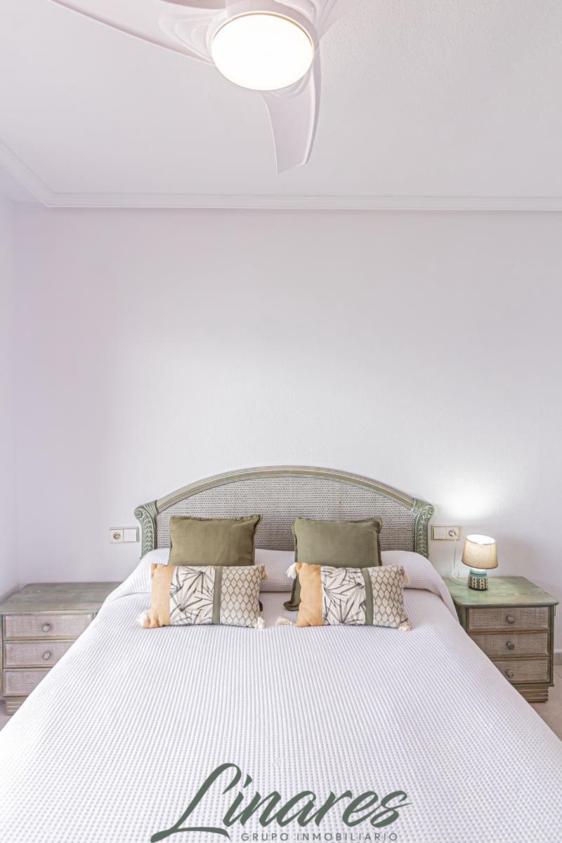 2 sovrum Lägenhet till salu i La Manga del Mar Menor med pool garage - 225 000 € (Ref: 9806641)