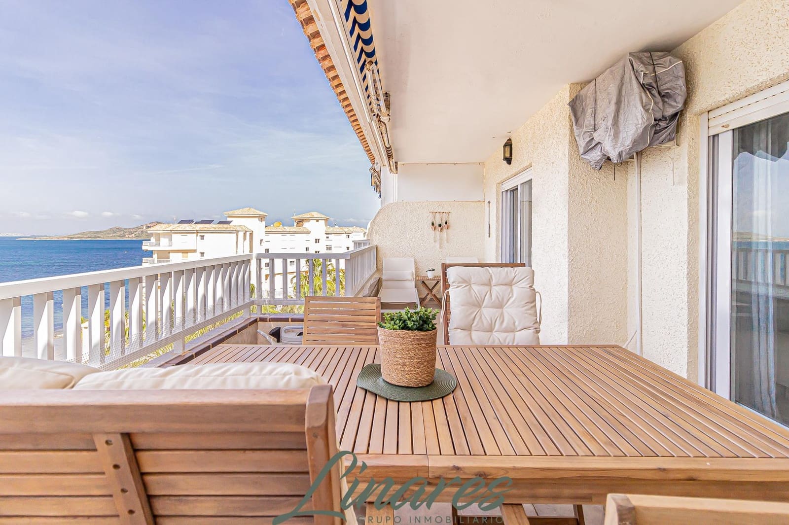 2 sovrum Lägenhet till salu i La Manga del Mar Menor med pool garage - 225 000 € (Ref: 9806641)