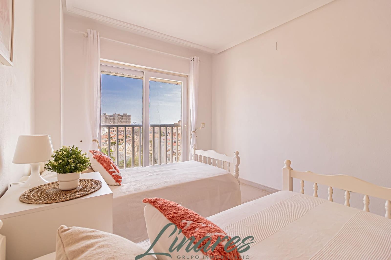 2 sovrum Lägenhet till salu i La Manga del Mar Menor med pool garage - 225 000 € (Ref: 9806641)