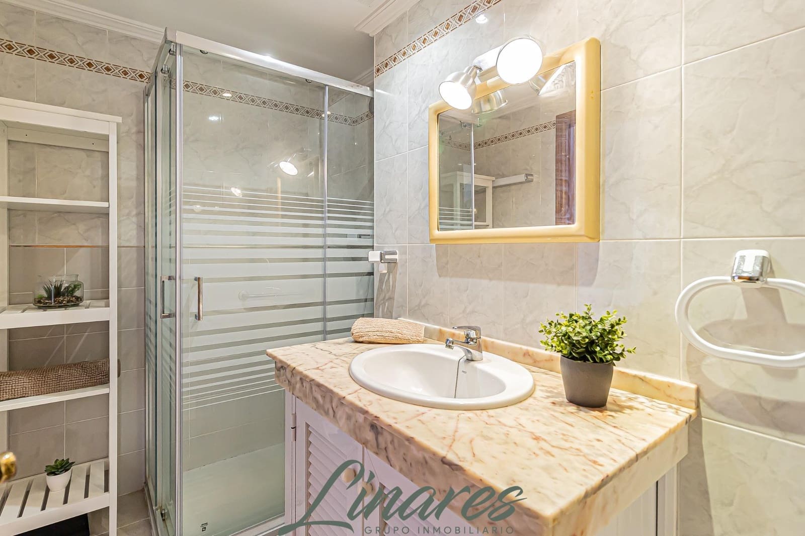 2 sovrum Lägenhet till salu i La Manga del Mar Menor med pool garage - 225 000 € (Ref: 9806641)