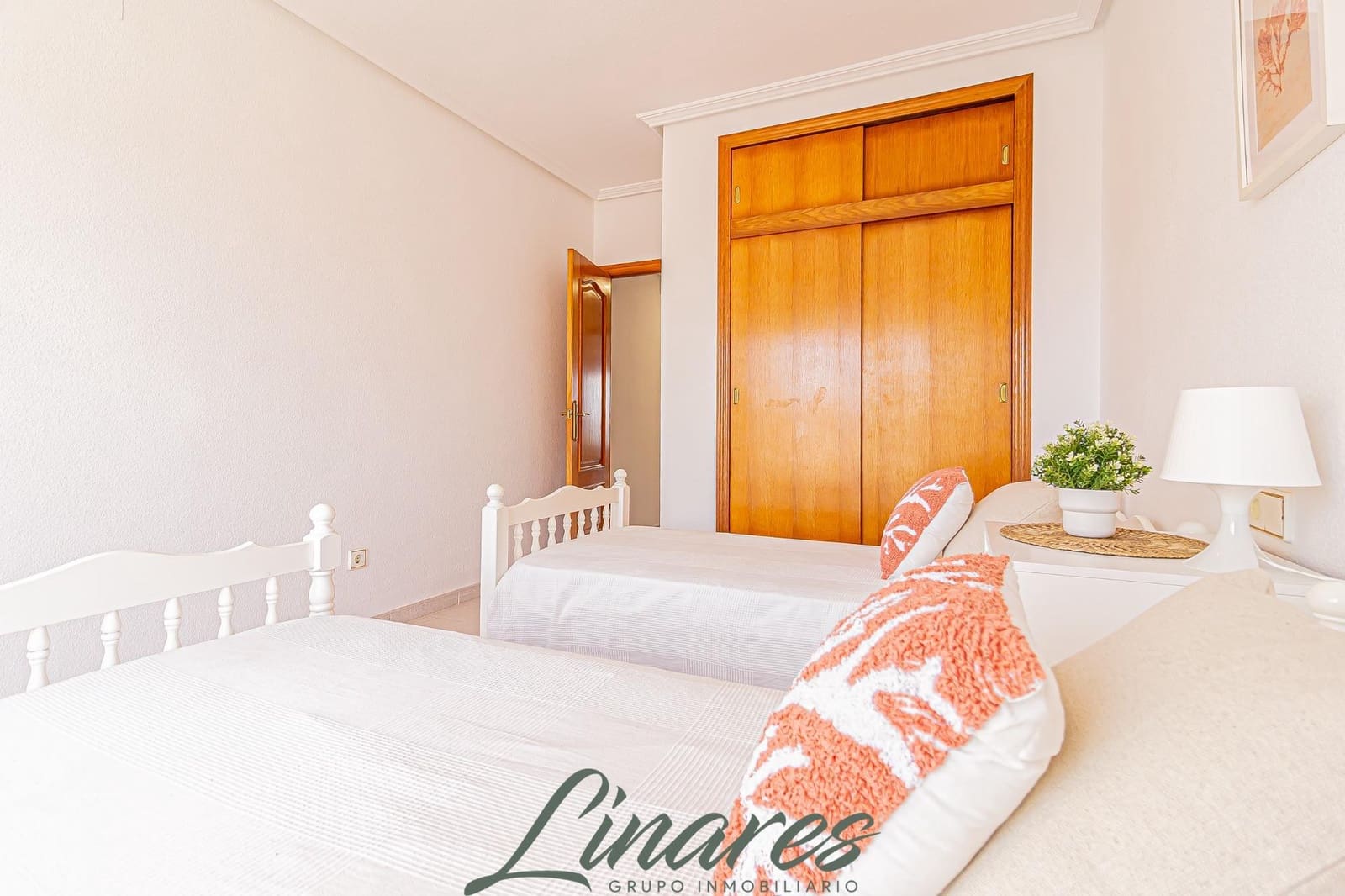 2 sovrum Lägenhet till salu i La Manga del Mar Menor med pool garage - 225 000 € (Ref: 9806641)