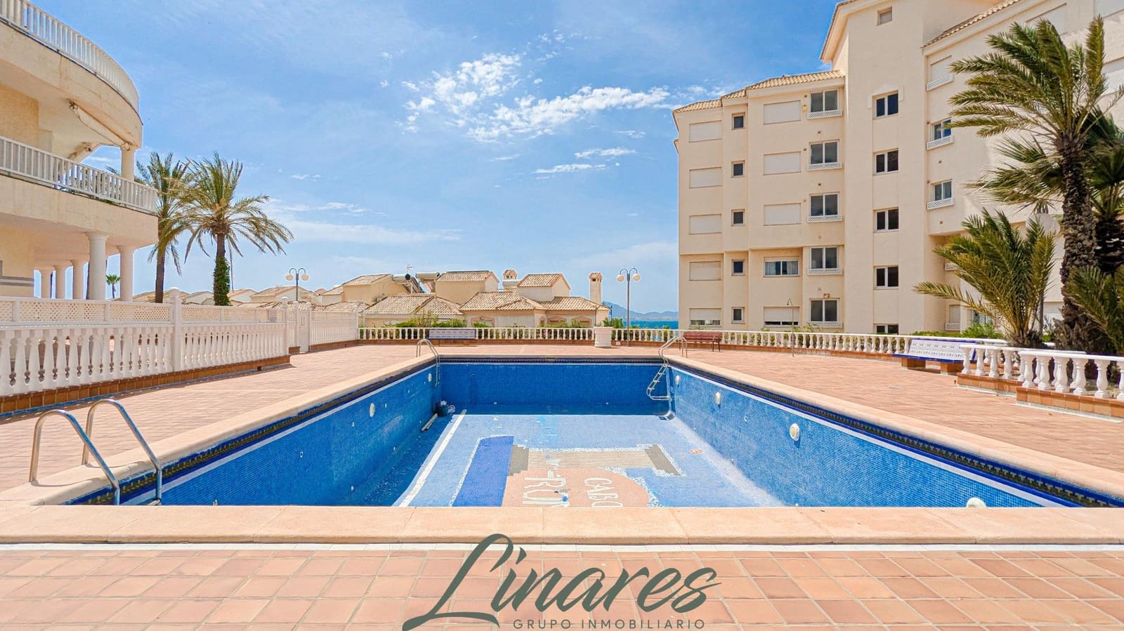 2 sovrum Lägenhet till salu i La Manga del Mar Menor med pool garage - 225 000 € (Ref: 9806641)