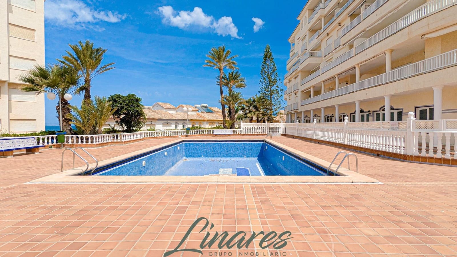 2 sovrum Lägenhet till salu i La Manga del Mar Menor med pool garage - 225 000 € (Ref: 9806641)
