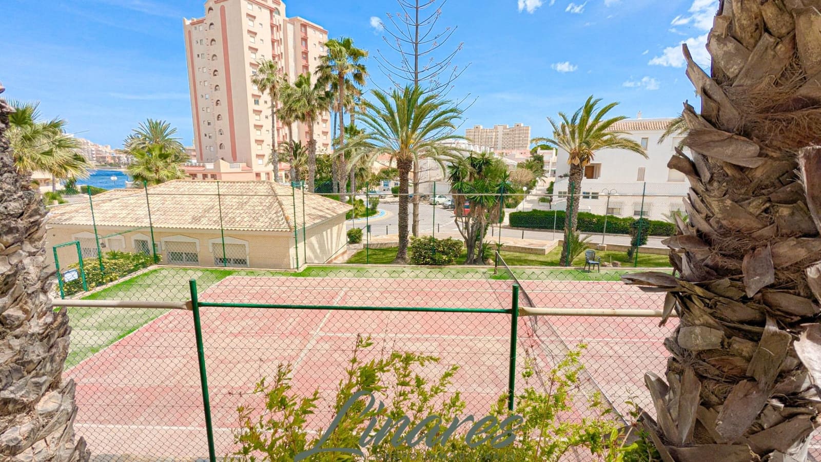 2 sovrum Lägenhet till salu i La Manga del Mar Menor med pool garage - 225 000 € (Ref: 9806641)