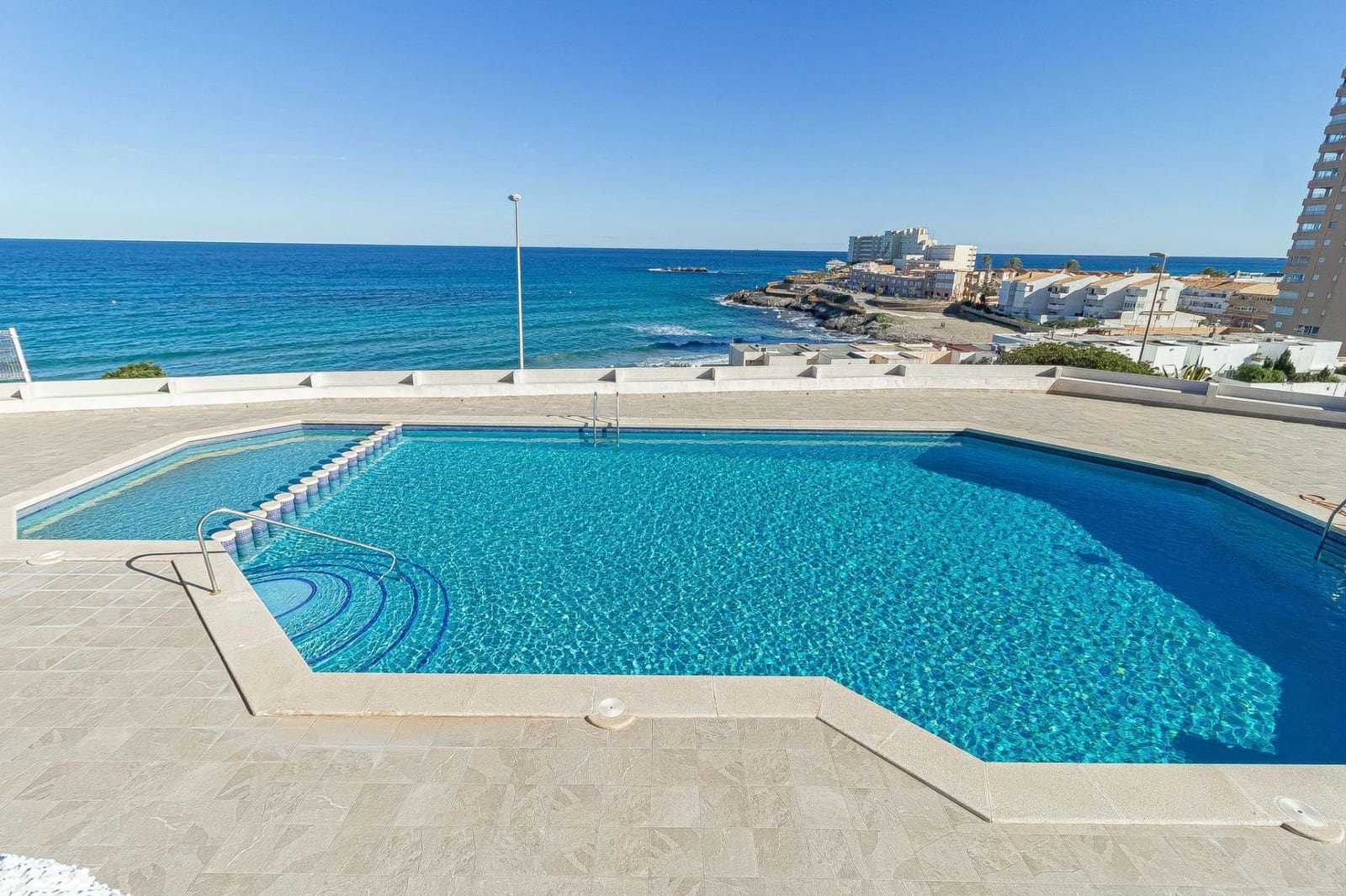 4 slaapkamer Appartement te koop in La Manga del Mar Menor met zwembad garage - € 249.000 (Ref: 9839516)
