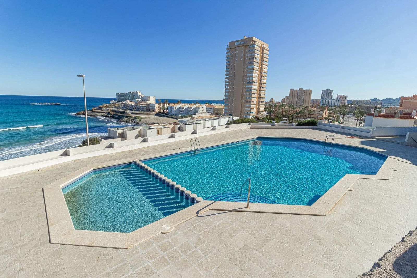4 slaapkamer Appartement te koop in La Manga del Mar Menor met zwembad garage - € 249.000 (Ref: 9839516)
