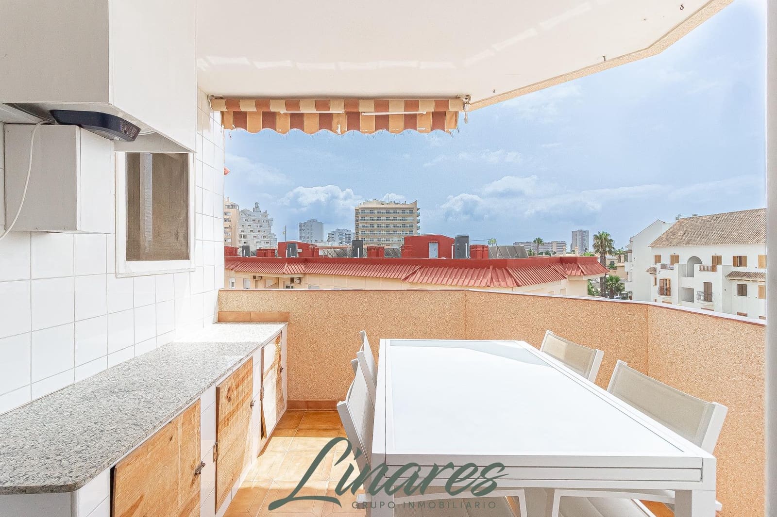 2 bedroom Apartment for sale in La Manga del Mar Menor with pool - € 180,000 (Ref: 9979035)