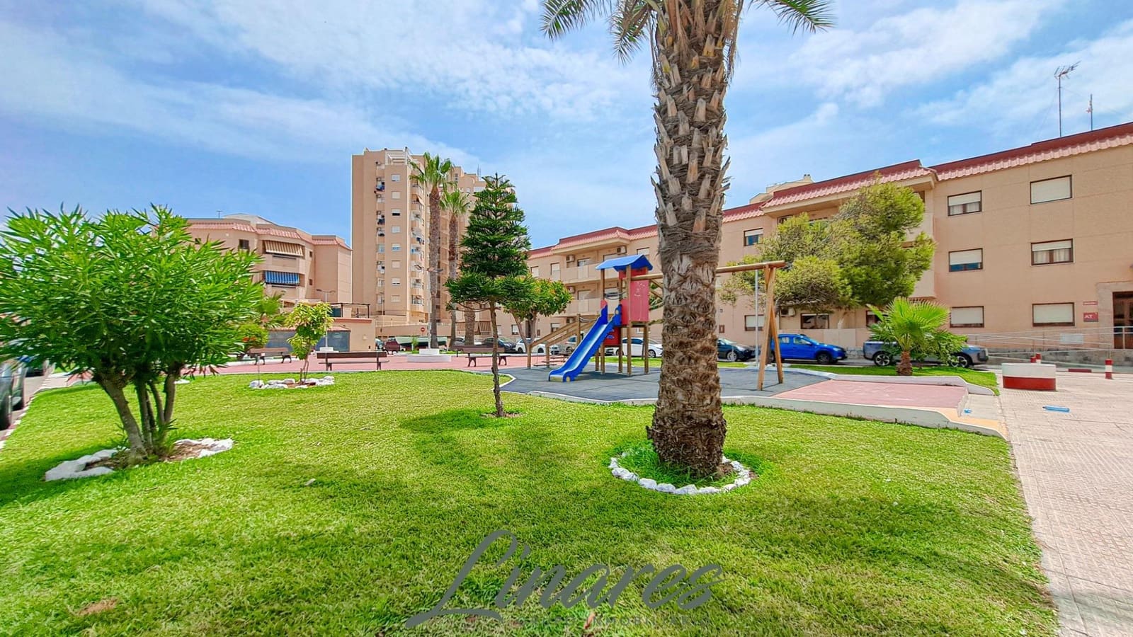 2 bedroom Apartment for sale in La Manga del Mar Menor with pool - € 180,000 (Ref: 9979035)
