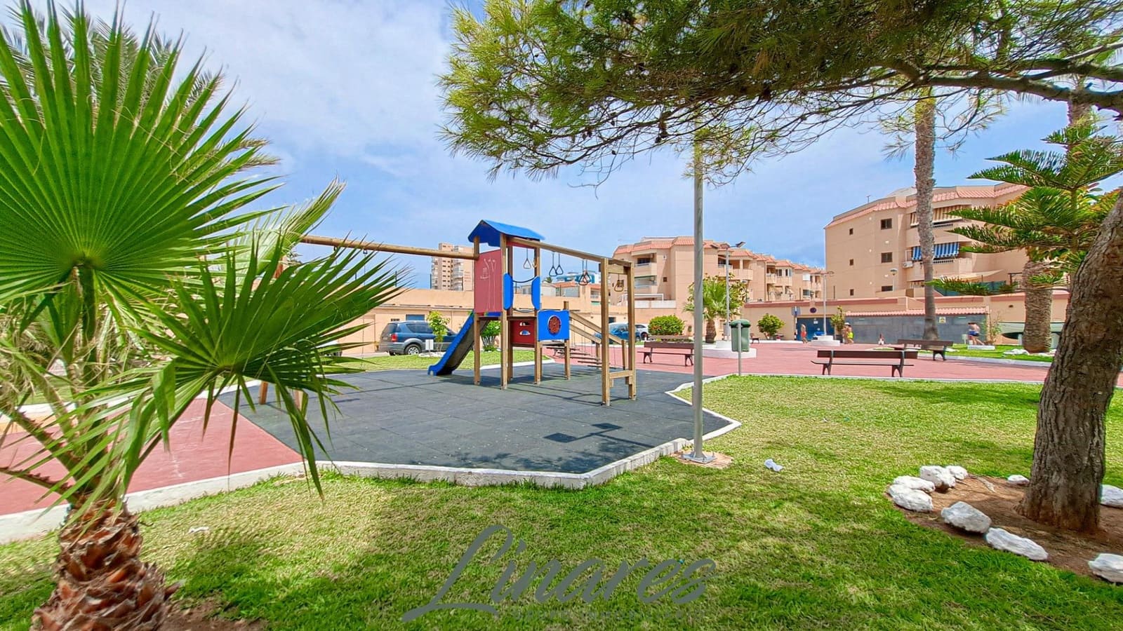 2 bedroom Apartment for sale in La Manga del Mar Menor with pool - € 180,000 (Ref: 9979035)