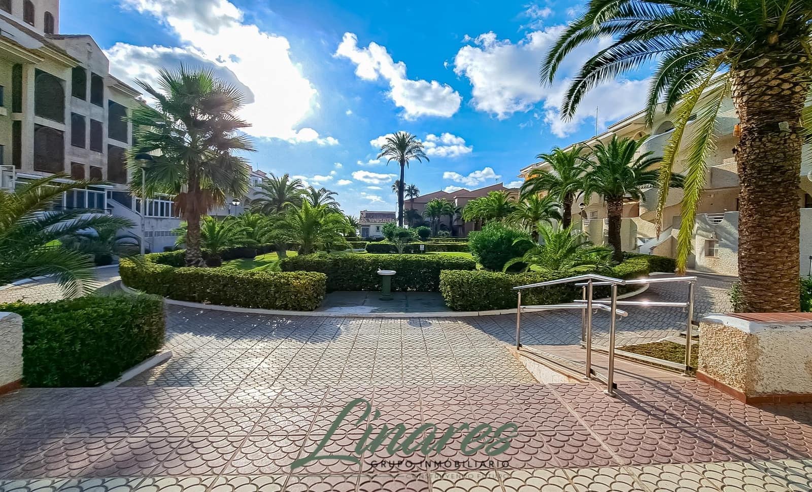2 bedroom Apartment for sale in La Manga del Mar Menor - € 136,000 (Ref: 9995172)