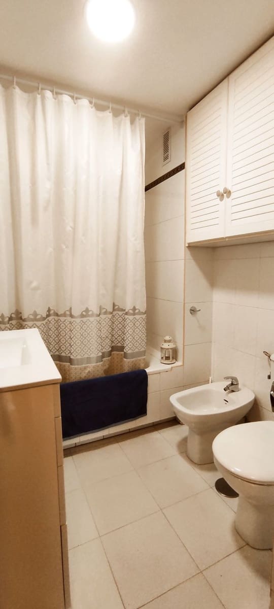 Apartamento de 4 habitaciones en Málaga ciudad en alquiler con garaje - 1.500 € (Ref: 10011618)